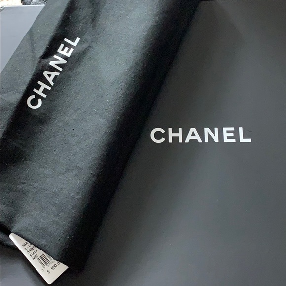 Chanel Clutch - Picture 6 of 9